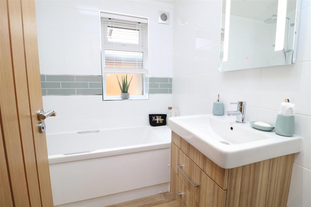 Additional image 11 of Lake View, Brokerswood