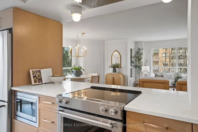 Additional image 8 of 2190 Lakeshore Rd Unit 403