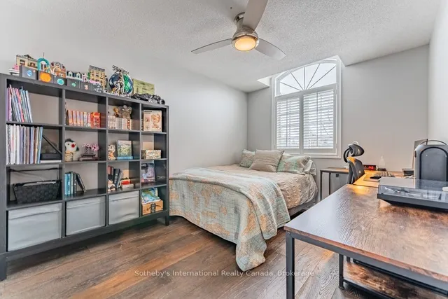 Additional image 23 of 130 Robert St Unit 6