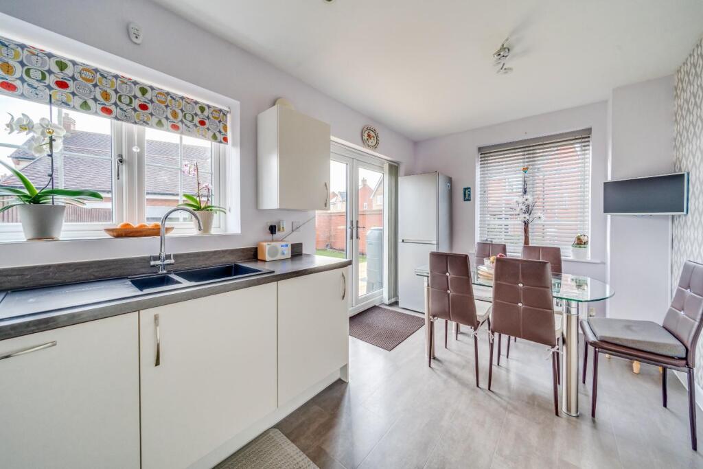 Additional image 13 of Well presented family home in Yatton's Chestnut Park