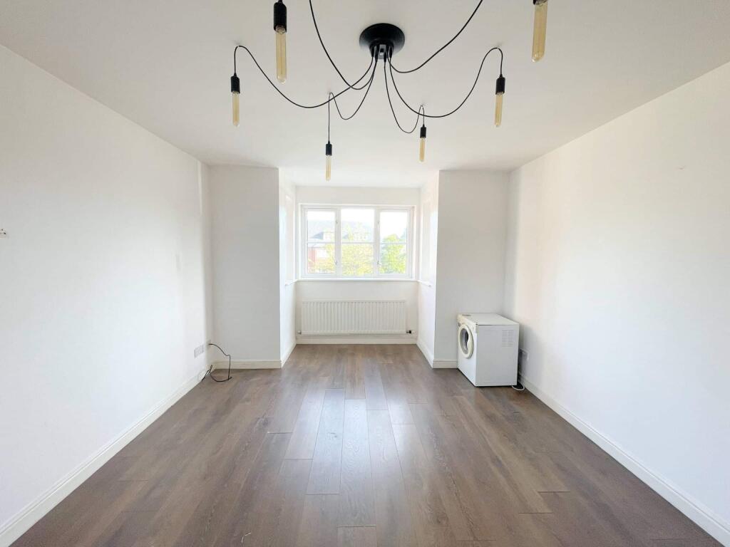 Additional image 7 of 27 Signal Court