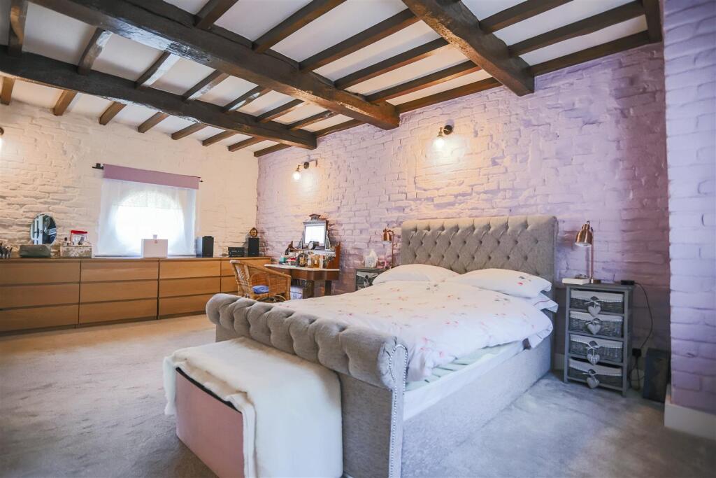 Additional image 11 of The Starkies, Bury