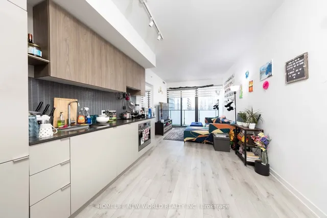 Additional image 14 of 161 Roehampton Ave Unit 603