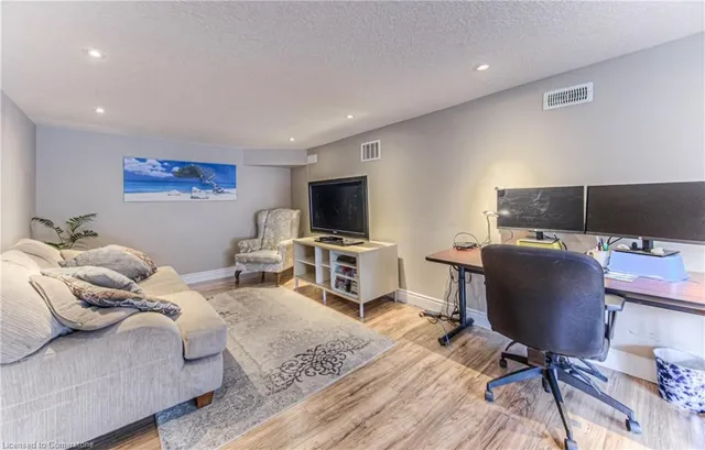 Additional image 38 of 82 Woolwich St