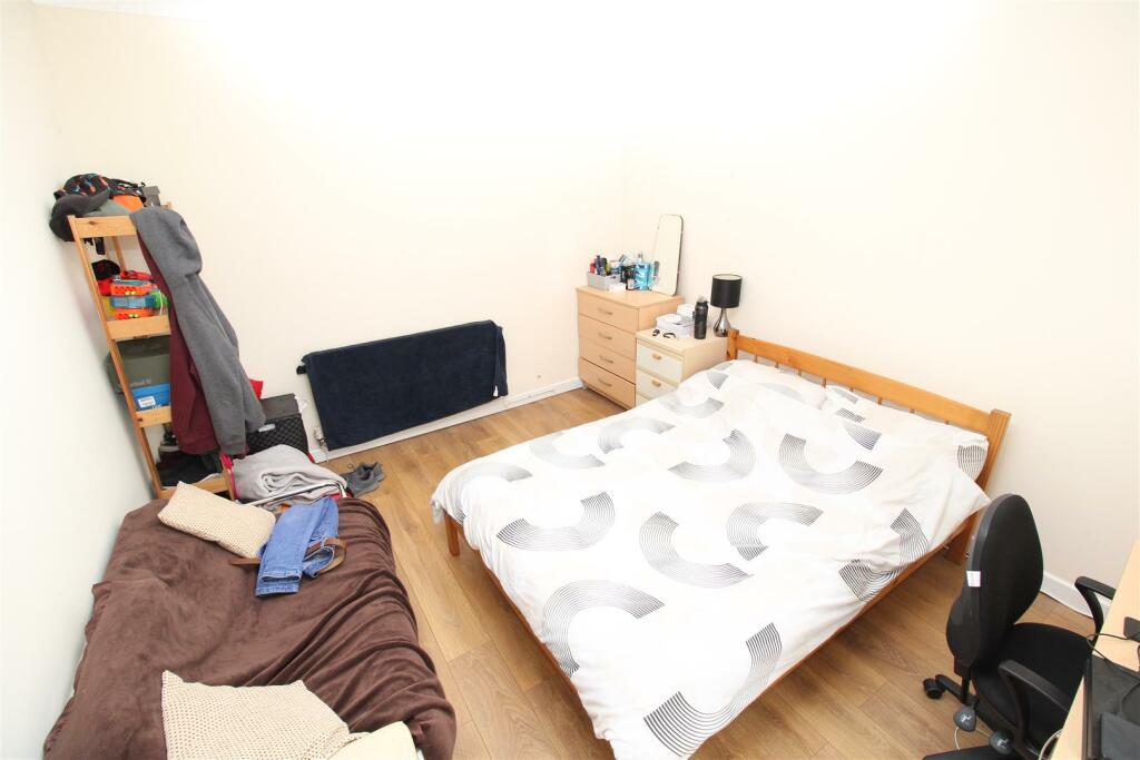 Additional image 4 of Wood Road