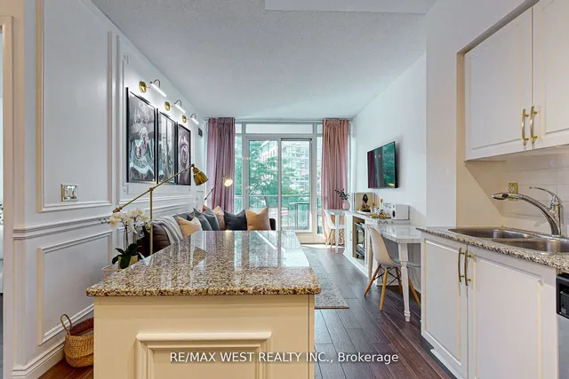 Additional image 8 of 209 Fort York Blvd Unit 355