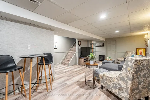 Additional image 31 of 371 Knightsbridge Cres