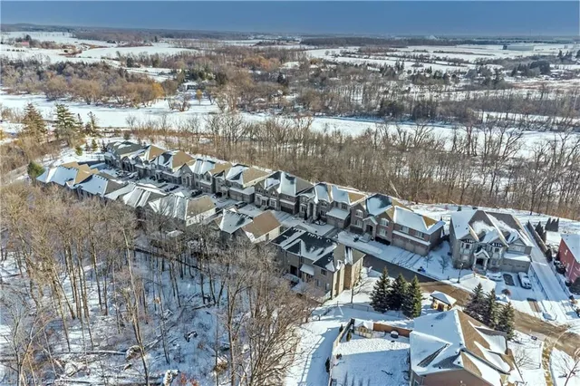 Additional image 28 of 4-258 Edgewater Cres