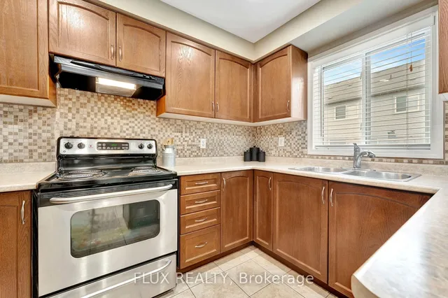 Additional image 12 of 399 HOBBS Cres