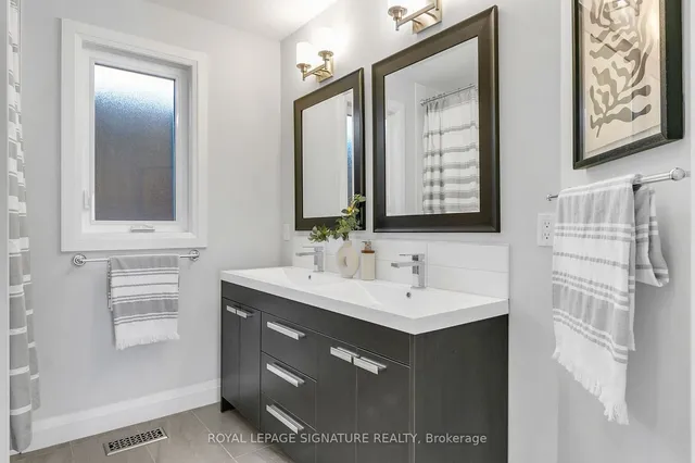 Additional image 21 of 63 Thyra Ave