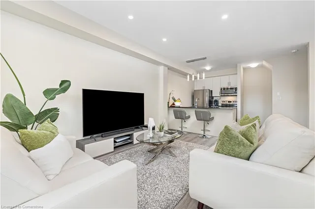 Additional image 3 of 590 North Service Rd Unit 52