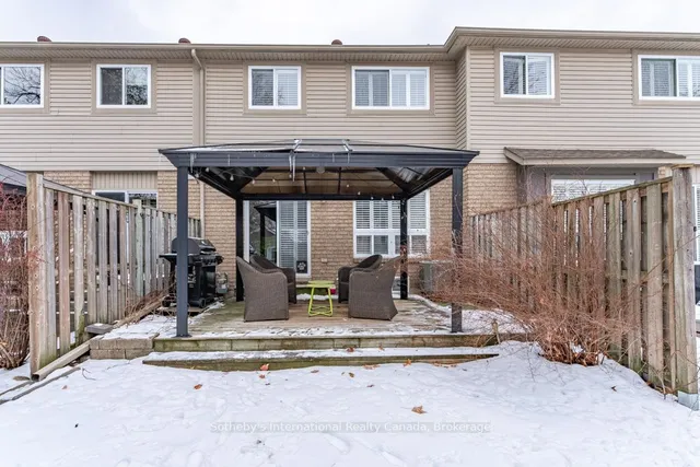 Additional image 35 of 130 Robert St Unit 6