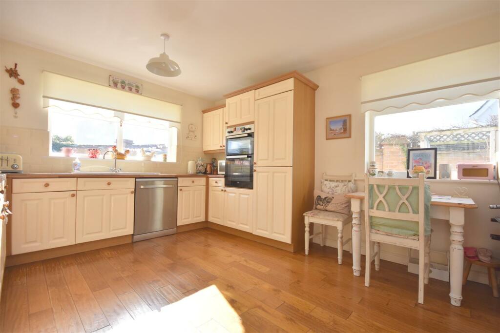 Additional image 6 of Starlight View, 156 Westward Rise, Barry, Vale of Glamorgan, CF62 6NQ