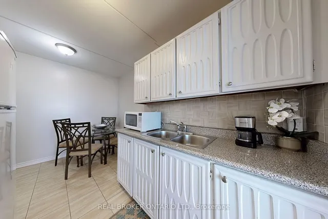 Additional image 19 of 2 GLAMORGAN Ave Unit 1012