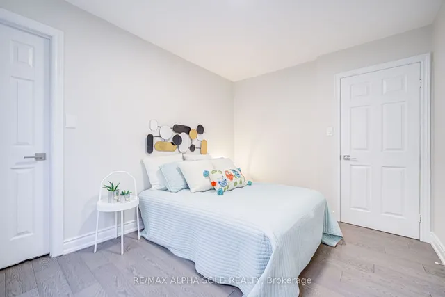 Additional image 31 of 126 Chapel Park Sq