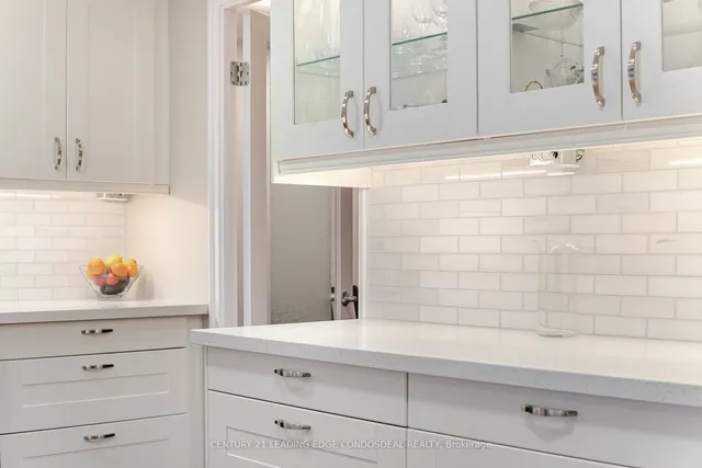 Additional image 17 of 33 University Ave Unit 2106