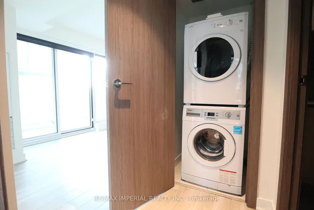 Additional image 13 of 19 Bathurst St Unit 611