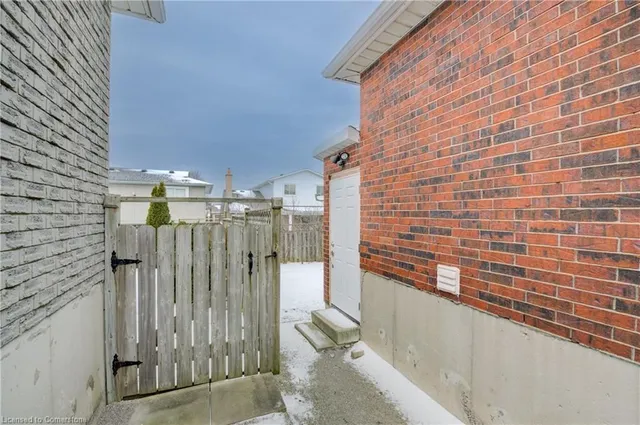 Additional image 19 of 62 Robson Cres