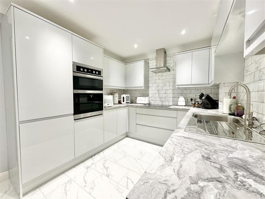 Additional image 5 of Whincroft Close, Ferndown