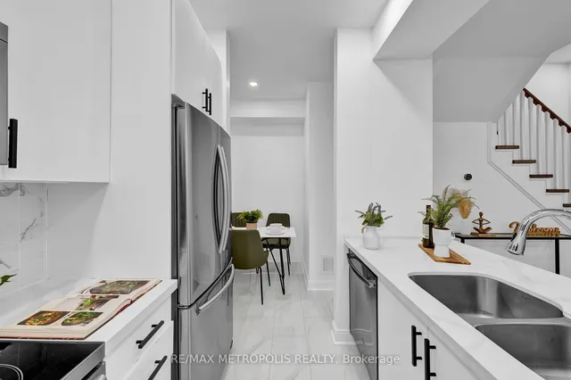 Additional image 9 of 295 Village Green Sq Unit TH55