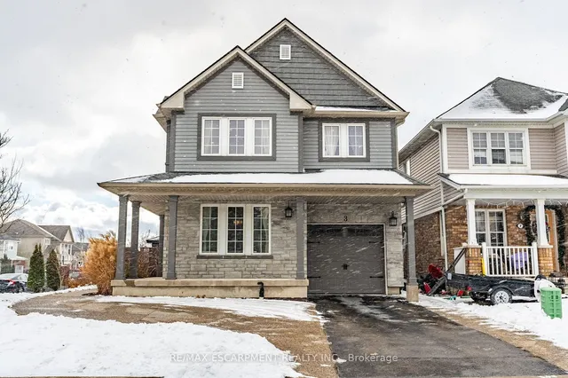 3 Gowland Dr