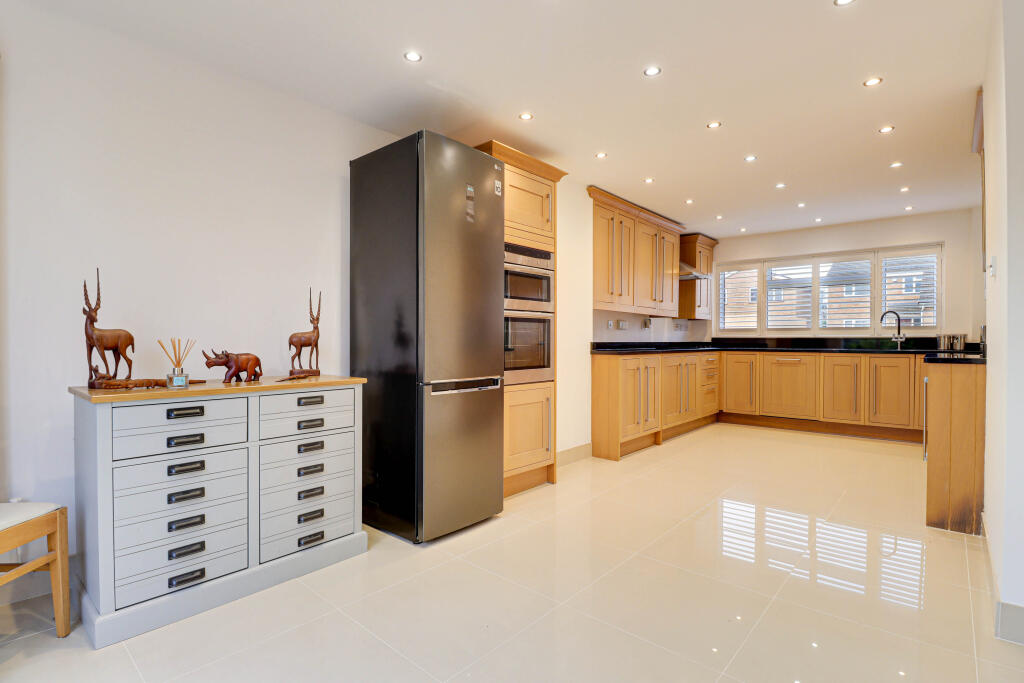 Additional image 8 of Hawthorn Way, St. Albans, Hertfordshire, AL2