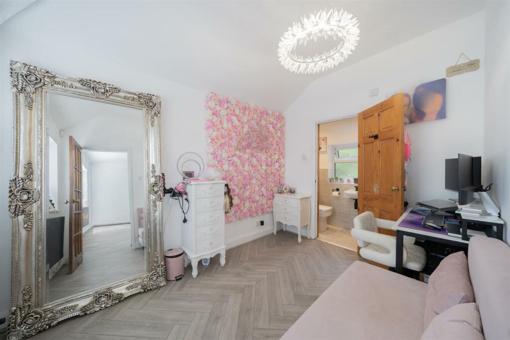 Additional image 11 of Low Wood Grove, Barnston, Wirral