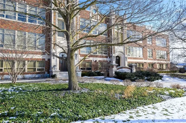 Additional image 34 of 397 King St Unit 205