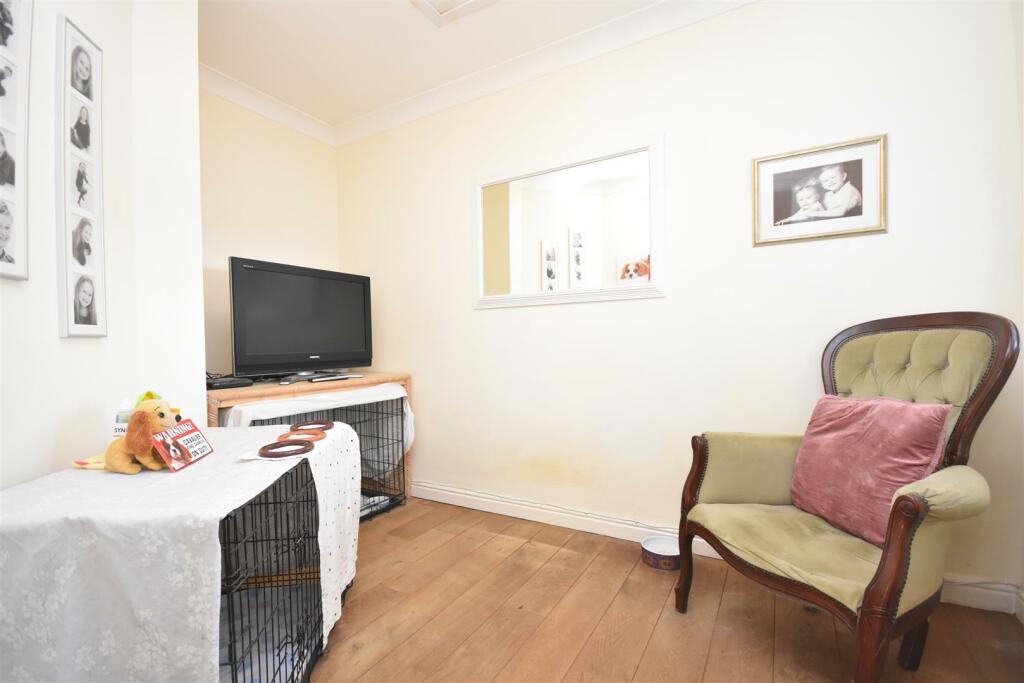 Additional image 8 of Starlight View, 156 Westward Rise, Barry, Vale of Glamorgan, CF62 6NQ