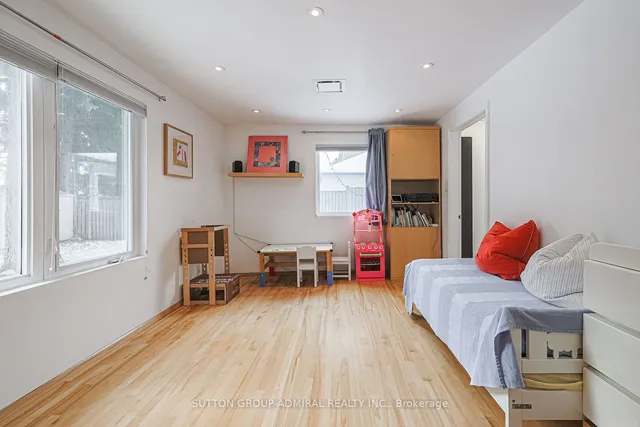 Additional image 21 of 221 Churchill Ave