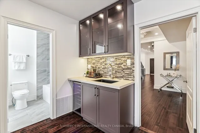 Additional image 14 of 290 Bathurst St