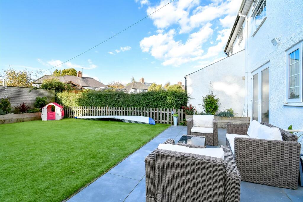 Additional image 19 of Bron Awelon, Barry