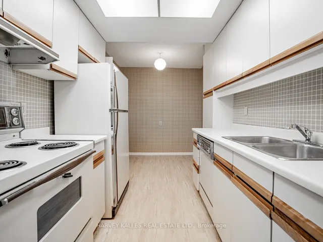 Additional image 11 of 3000 Bathurst St Unit 1101