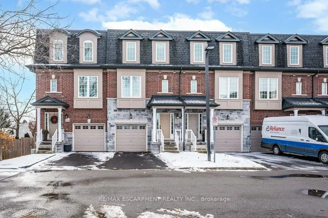 2220 Queensway Dr Unit 13