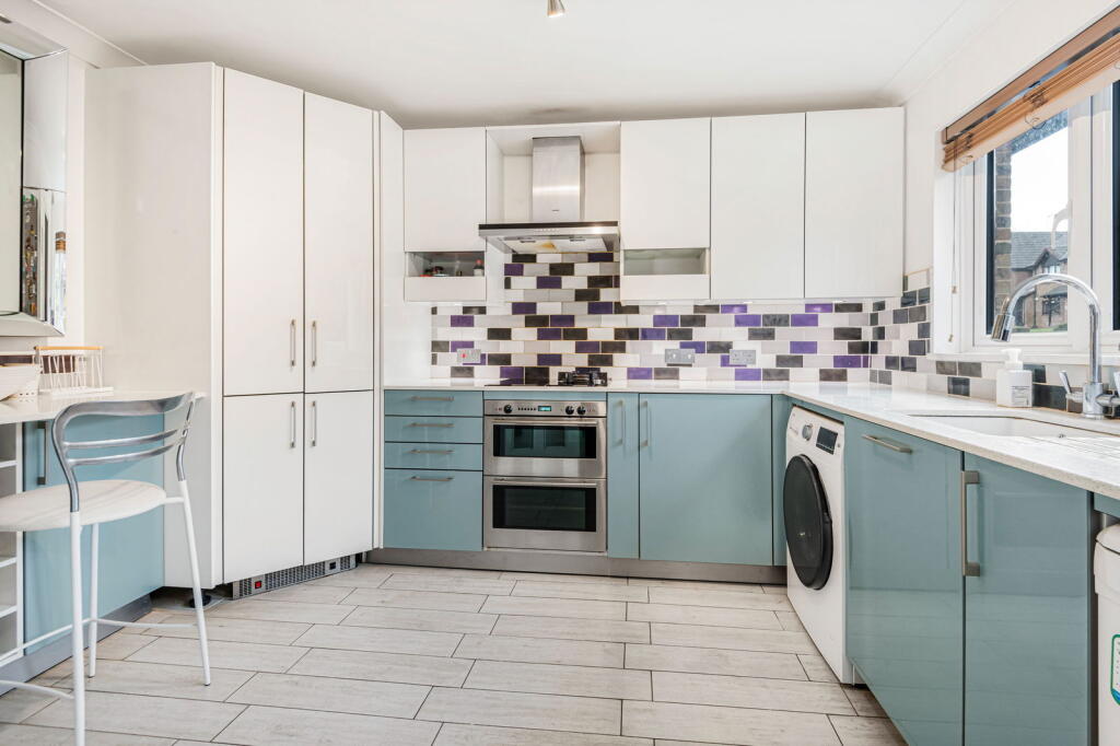 Additional image 11 of Oakham Drive, Bromley, BR2