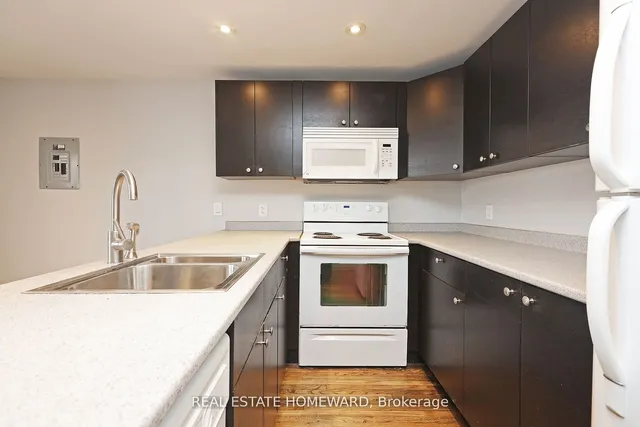 Additional image 11 of 156 Royal York Rd