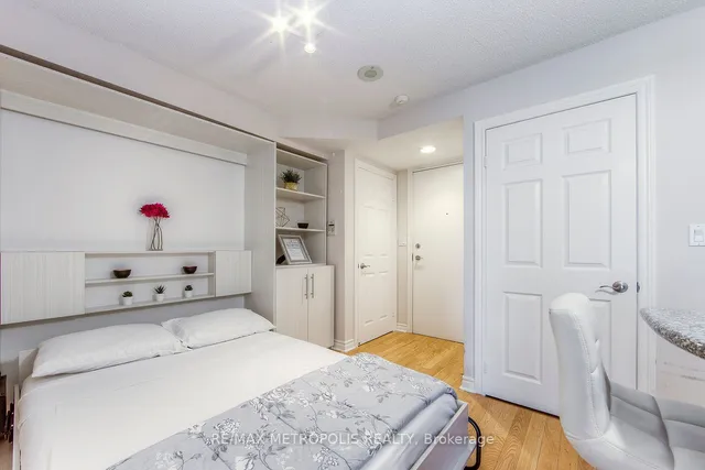 Additional image 2 of 270 Wellington St Unit 1002