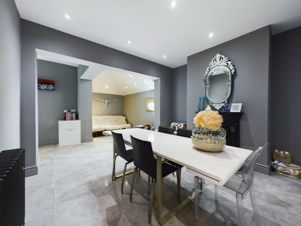 Additional image 4 of Victoria Pathway, Queens Park