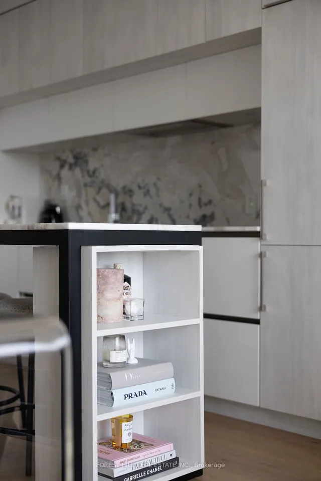 Additional image 10 of 151 Avenue Rd Unit 510