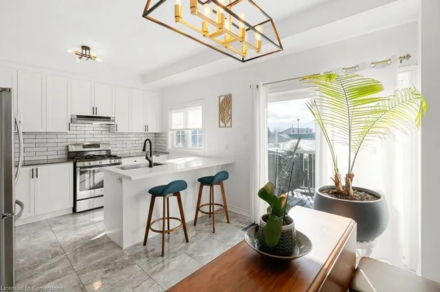 Additional image 17 of 2220 Queensway Dr Unit 13