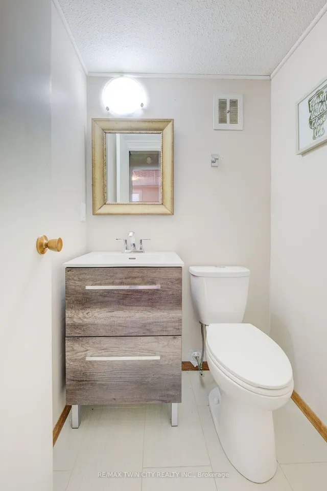 Additional image 20 of 24 Mooregate Cres Unit 202