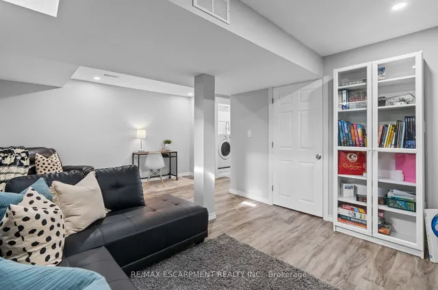 Additional image 17 of 485 Green Rd Unit 39