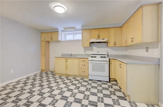 Additional image 23 of 62 Robson Cres