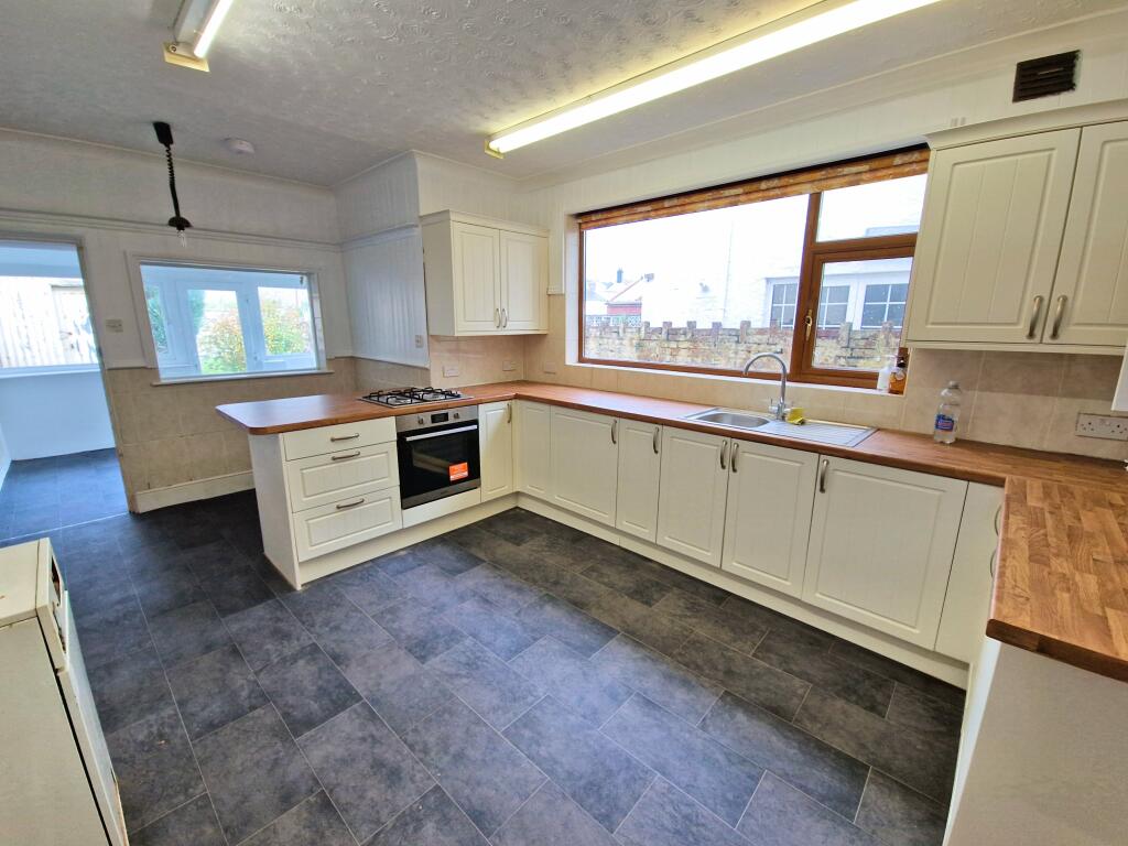 Additional image 4 of BLUNDELL AVENUE, PORTHCAWL, CF36 3YY