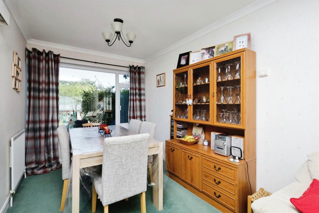 Additional image 5 of Farne Close, HAILSHAM