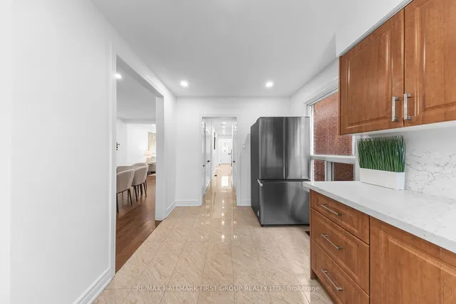 Additional image 14 of 48 Macdonell Ave