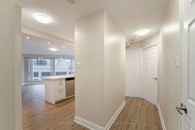 Additional image 7 of 33 University Ave Unit 1905