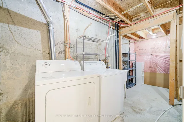 Additional image 32 of 852 Gifford Cres