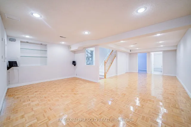 Additional image 34 of 126 Chapel Park Sq