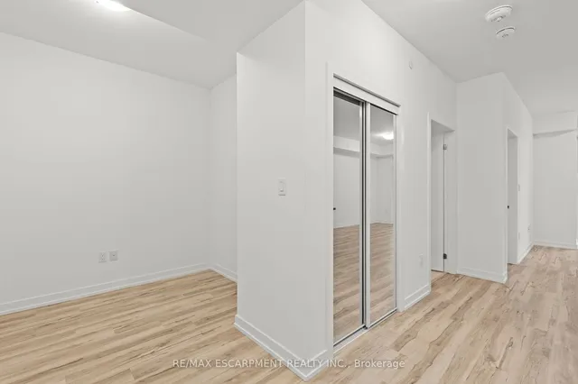 Additional image 13 of 460 Dundas St Unit 422